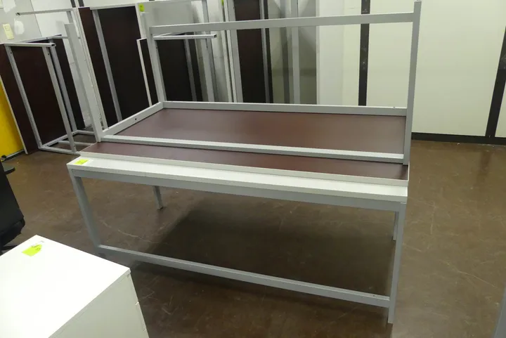 2x Arbeitstisch Maße in cm ca.: 180 x 90